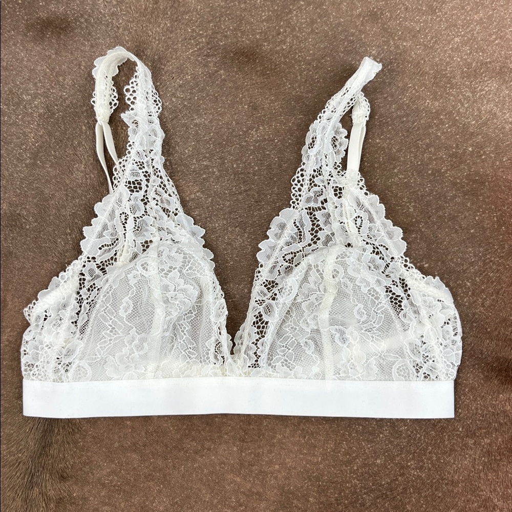 Oysho Lace Triangle Eyelash Lace Lined Bra Bralette